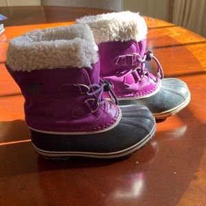 Girls Sorel Snow Boots Plum/Black Size 13